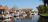 Makkum, omstreeks 2020. De Grote Zijlroede met rechts de plek waar ooit de scheepswerf was. Amels, die de werf van Alkema overnam, verplaatste het bedrijf naar de Makkumer Waard, buiten de sluis.
